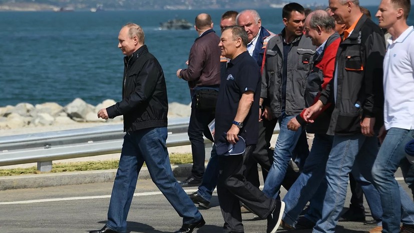 Путин проедет в поезде по Крымскому мосту