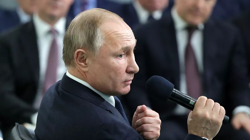 Путин назвал безобразной ситуацию с бюрократическими помехами бизнесу