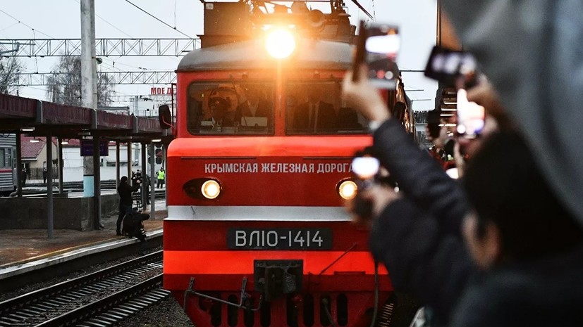 Первый двухэтажный поезд отправился из Симферополя в Москву