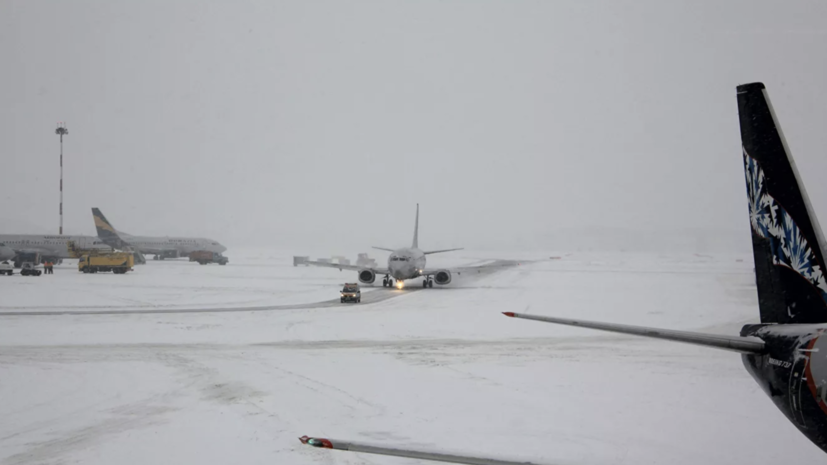 Аэропорт Петропавловска-Камчатского закрыт из-за сильного снегопада