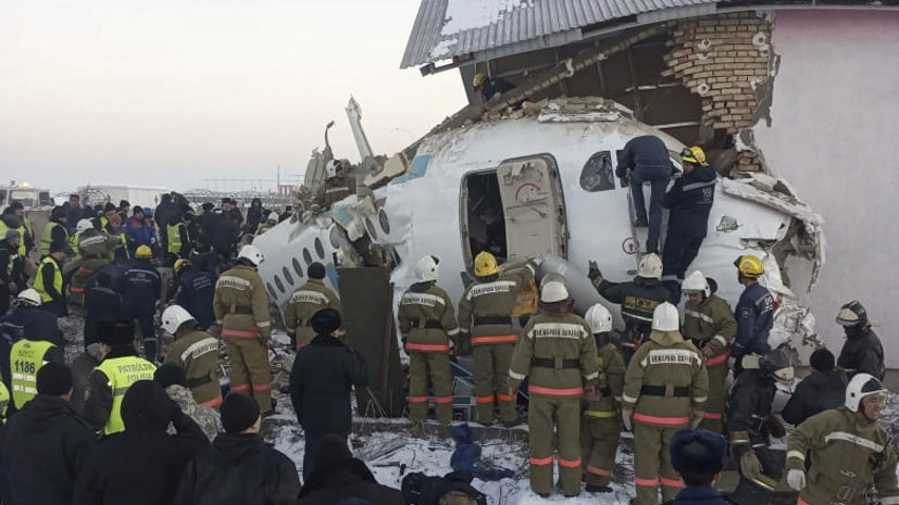 В Казахстане назвали возможные причины крушения самолёта