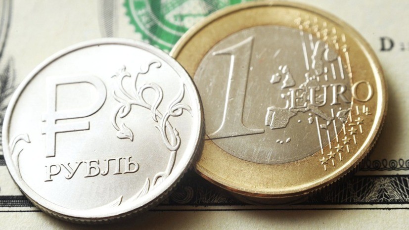 Рубль растёт к доллару
