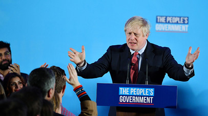 Борис Джонсон выступает с речью после оглашения предварительных результатов выборов в парламент