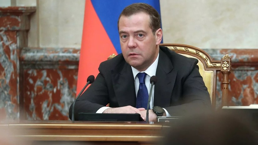 Медведев поручил оценить безопасность полётов на Ближнем Востоке