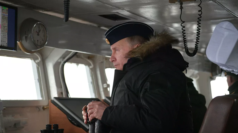 Путин с борта ракетного крейсера понаблюдал за учениями в Чёрном море