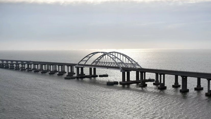 Путин назвал дату начала движения грузовых поездов по Крымскому мосту