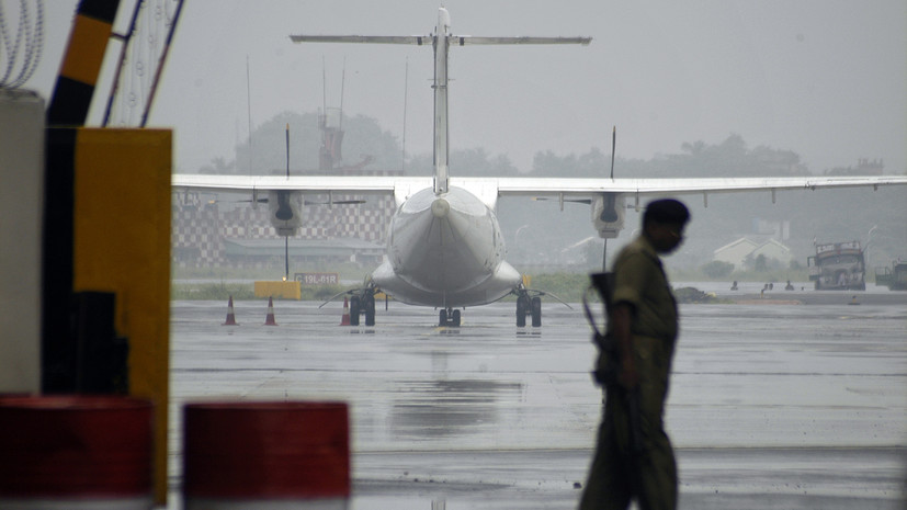 В Индии самолёт совершил экстренную посадку из-за лжетеррористки