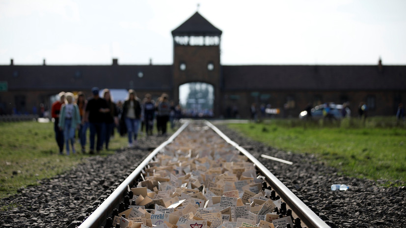 В Польше призвали признать правду об освобождении Освенцима