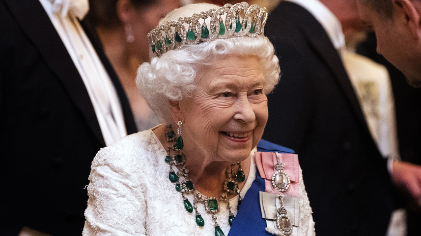 Елизавета II поддержала решение принца Гарри сложить полномочия