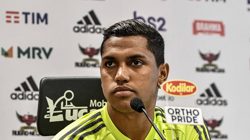 Футболист Роша расплакался на презентации в бразильском «Фламенго»