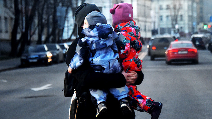 «Выбраться из демографической ловушки»: Владимир Путин объявил о расширении программы материнского капитала