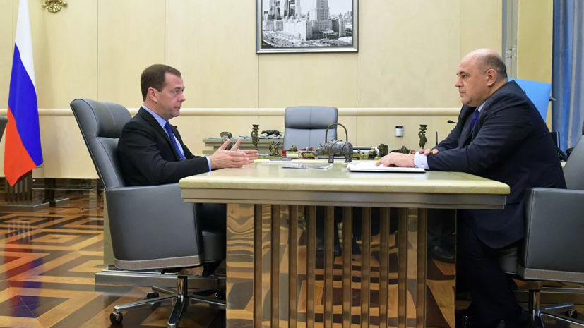 Медведев пожелал Мишустину максимальных успехов на посту