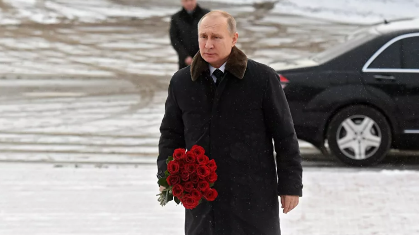 Путин возложил цветы к монументу «Рубежный камень»