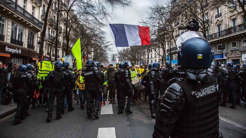 На акции «жёлтых жилетов» в Париже задержаны более 30 человек