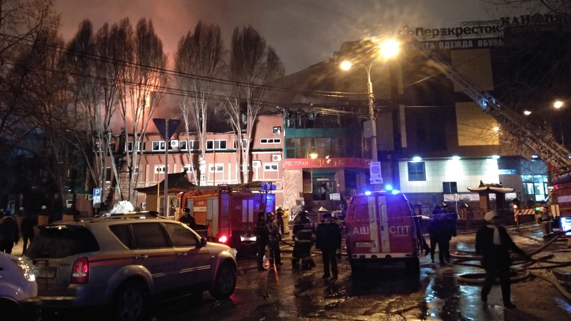 Спасатели ликвидировали крупный пожар в ресторане в Самаре