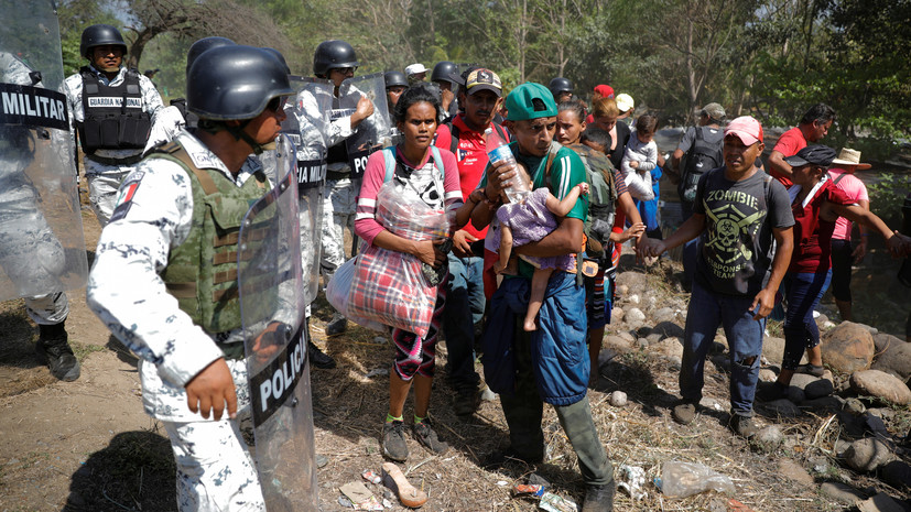 Сотни мигрантов попытались прорваться в Мексику через границу с Гватемалой