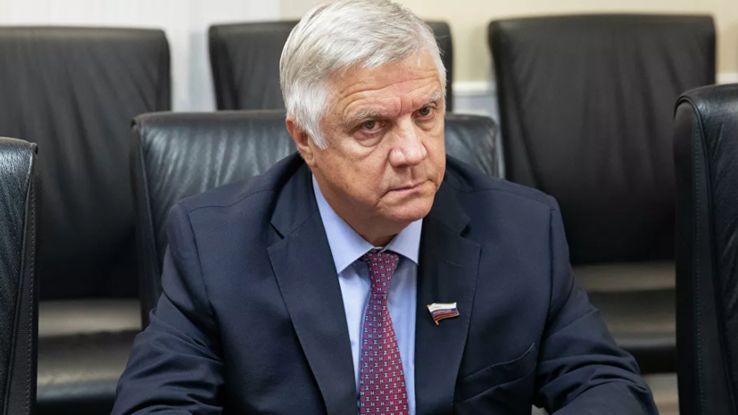 Совет Федерации досрочно прекратил полномочия сенатора Волкова