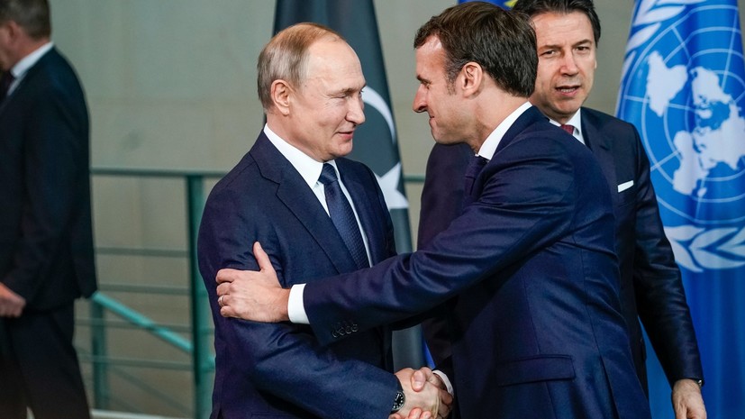 Путин обменялся рукопожатиями с Макроном и принцем Чарльзом