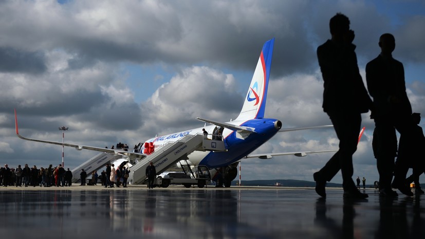 Самолёт вернулся в Екатеринбург из-за датчика шасси