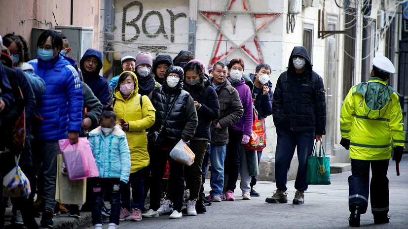 Власти Китая направили в Ухань более 1200 врачей из-за коронавируса