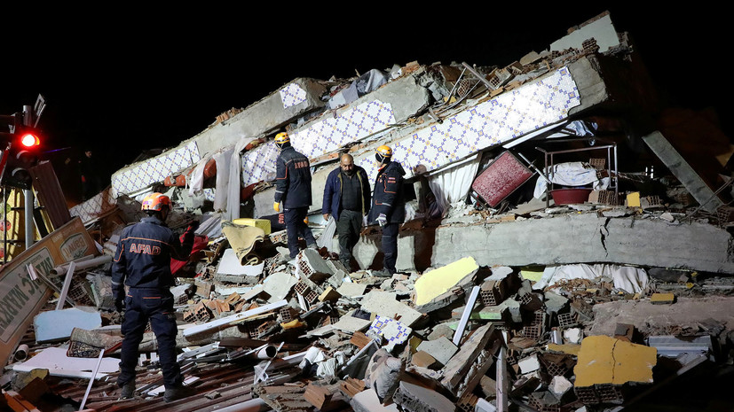 В результате землетрясения в Турции пострадали более 1000 человек