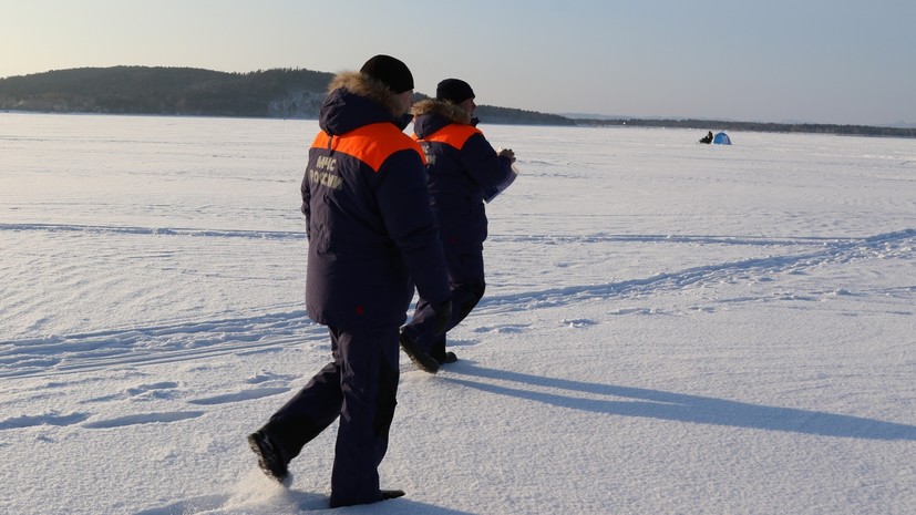 Около 600 рыбаков отрезаны от берега на льдине в Сахалинской области