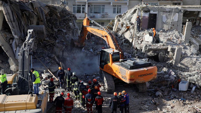 В Турции число жертв землетрясения превысило 40