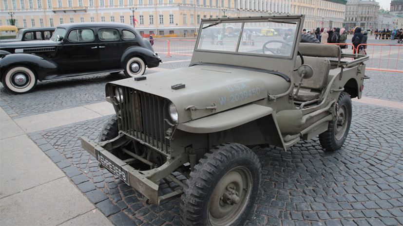 На Дворцовой площади Петербурга открылась выставка военной техники