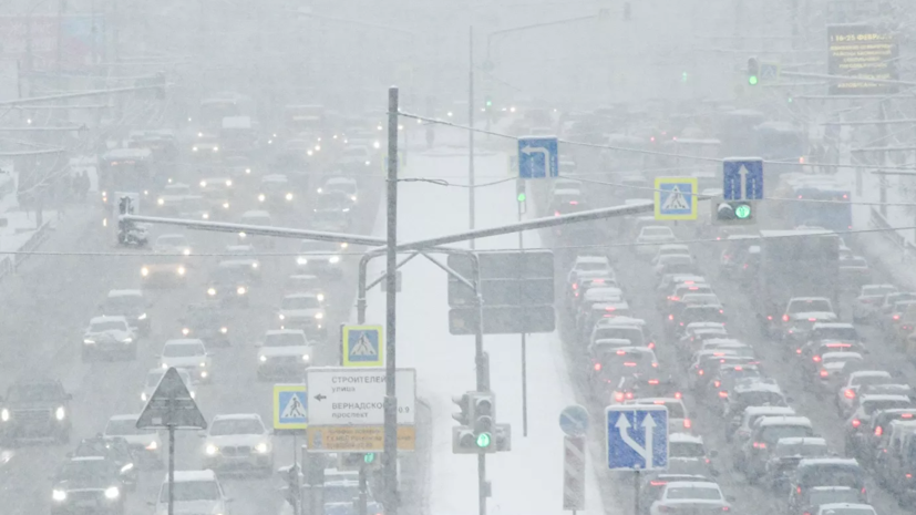В ЦОДД посоветовали водителям в Москве пересесть на общественный транспорт