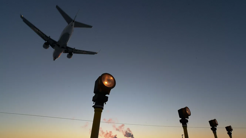 Источник: самолёт возвращается во Внуково из-за технических проблем