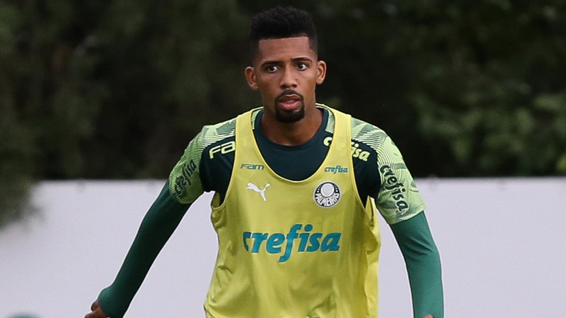 «Барселона» приобрела бразильского полузащитника