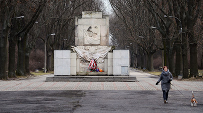Памятник Благодарности Красной армии в Скарышевском парке имени Яна Падеревского в Варшаве
