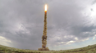 Испытательный пуск новой противоракеты системы ПРО на полигоне Сары-Шаган в Казахстане