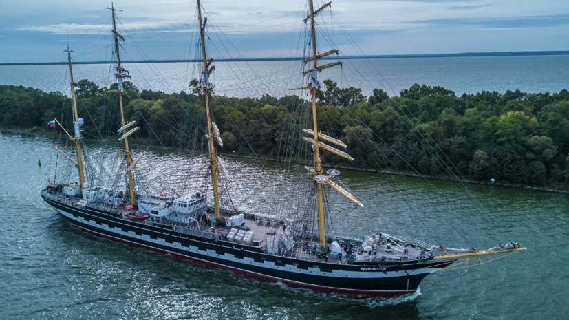 Российский парусник «Крузенштерн» прибыл в порт Монтевидео