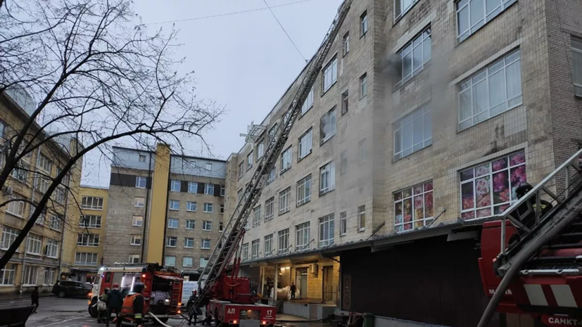 Пожарный после тушения возгорания в «Лениздате» обратился за помощью