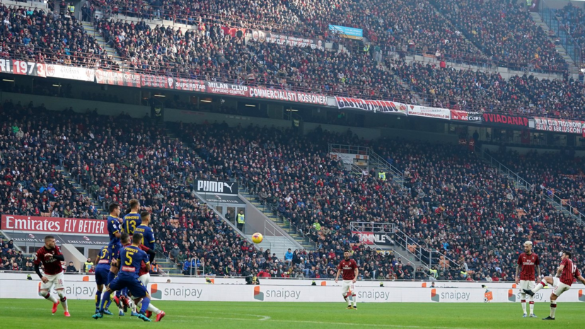 «Милан» в большинстве не сумел обыграть «Верону» в Серии А