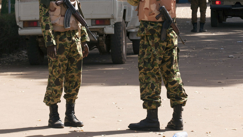 СМИ: Около 20 человек погибли в результате атаки боевиков в Буркина-Фасо