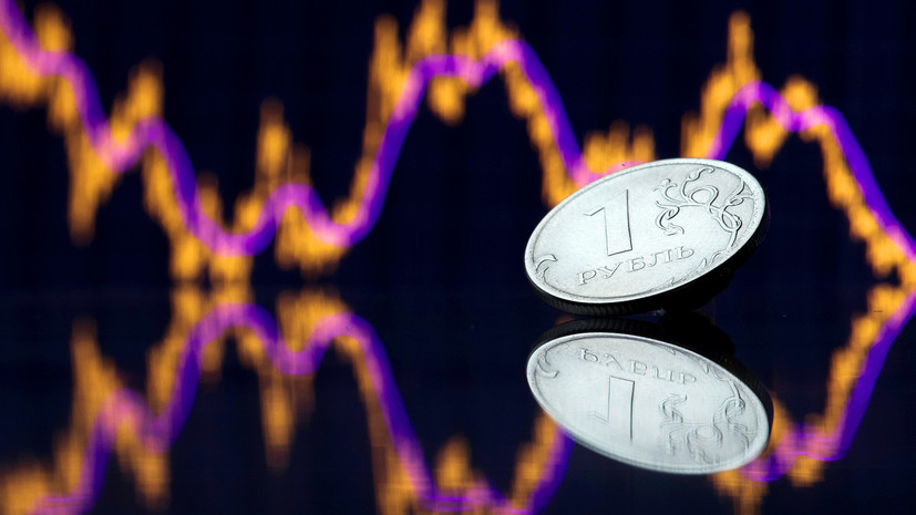 Курс евро снижается на открытии торгов