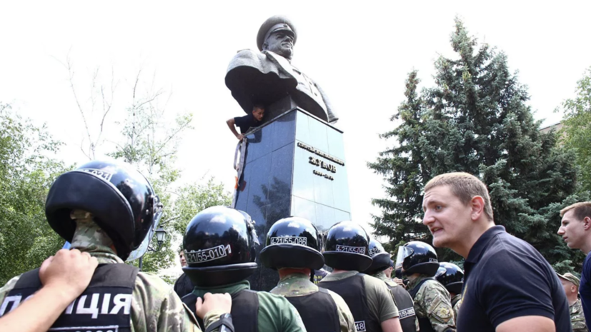 На Украине отказались признавать бюст Жукова памятником