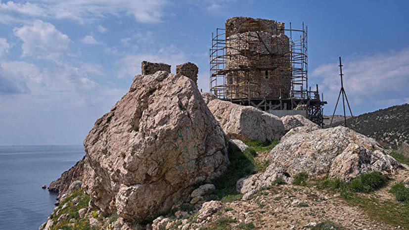 На территории генуэзской крепости в Крыму нашли средневековый оружейный арсенал