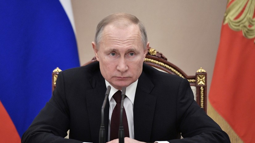 Путин потребовал от правительства прорыва в дебюрократизации