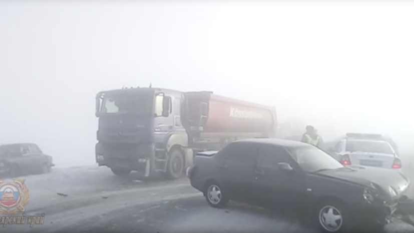 На трассе под Красноярском из-за тумана столкнулись почти 30 машин