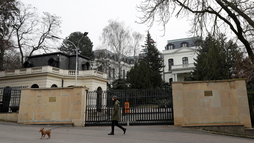 Площадь перед посольством России в Праге могут назвать в честь Немцова