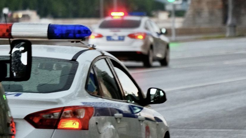 В центре Петербурга автомобиль сбил на тротуаре двух пешеходов