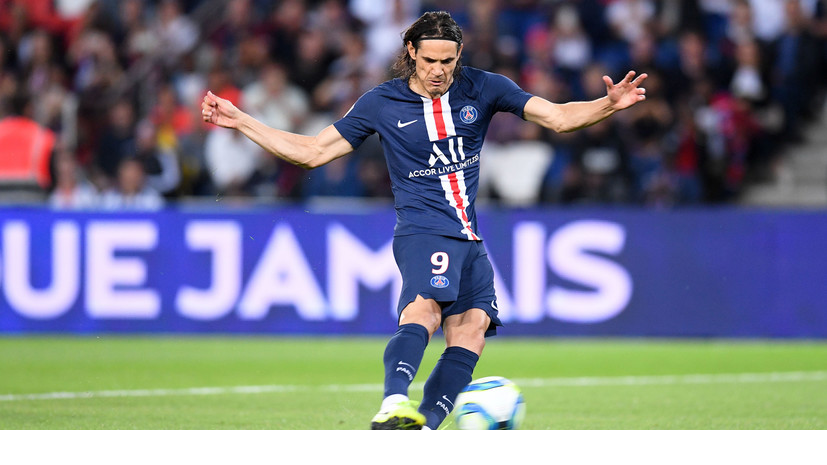 СМИ: В последний день трансферного окна Кавани отказался переходить в «Барселону»