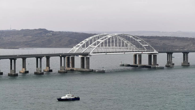 На Крымском мосту из-за морозов ограничили скорость движения машин