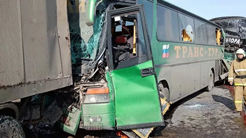 В Калмыкии шесть человек пострадали в ДТП с двумя автобусами