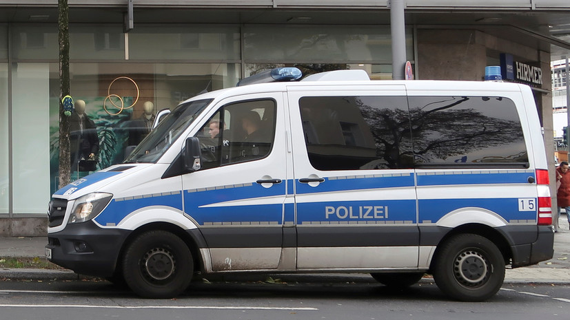 Немецкие болельщики сдали в полицию фаната, оскорблявшего футболиста по расовому признаку