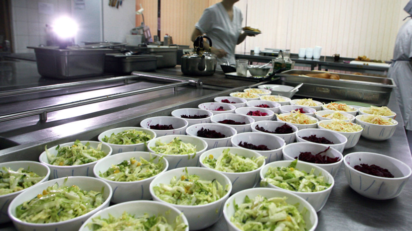 Госдума приняла законопроект о бесплатном питании в школах