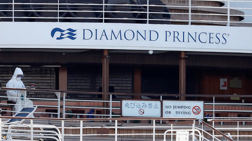 Первые пассажиры лайнера Diamond Princess сошли на берег